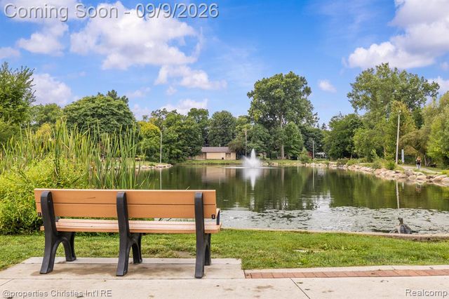 932 Roselawn Drive, Rochester, MI 48307