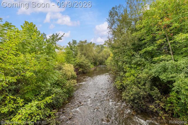 932 Roselawn Drive, Rochester, MI 48307
