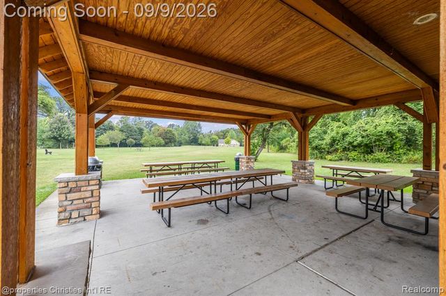 932 Roselawn Drive, Rochester, MI 48307