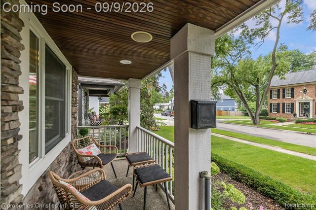 932 Roselawn Drive, Rochester, MI 48307