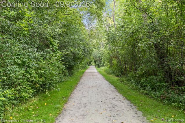 932 Roselawn Drive, Rochester, MI 48307