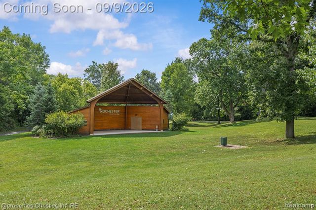 932 Roselawn Drive, Rochester, MI 48307