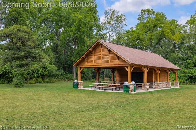 932 Roselawn Drive, Rochester, MI 48307