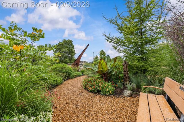 932 Roselawn Drive, Rochester, MI 48307