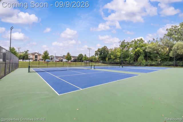 932 Roselawn Drive, Rochester, MI 48307