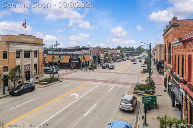 932 Roselawn Drive, Rochester, MI 48307