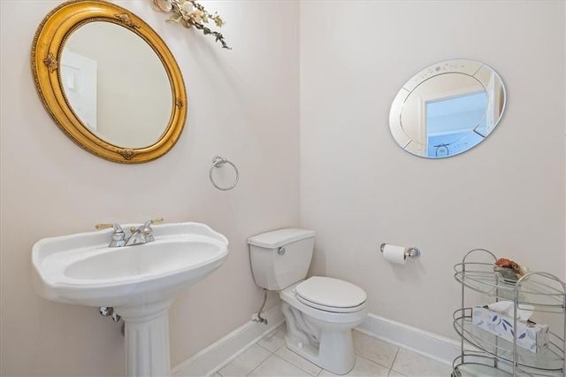 605 Edgewood Drive, Lee's Summit, MO 64081