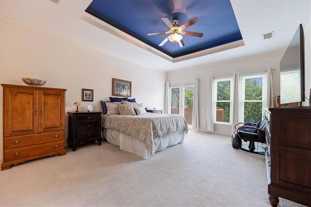 605 Edgewood Drive, Lee's Summit, MO 64081