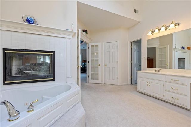 605 Edgewood Drive, Lee's Summit, MO 64081