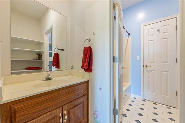 605 Edgewood Drive, Lee's Summit, MO 64081