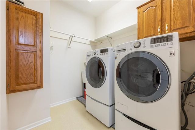 605 Edgewood Drive, Lee's Summit, MO 64081
