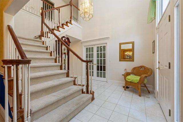 605 Edgewood Drive, Lee's Summit, MO 64081