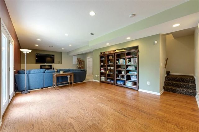 605 Edgewood Drive, Lee's Summit, MO 64081
