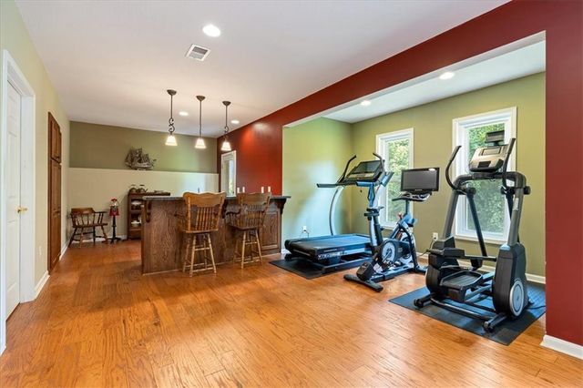 605 Edgewood Drive, Lee's Summit, MO 64081