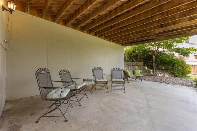 605 Edgewood Drive, Lee's Summit, MO 64081
