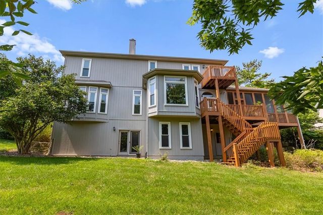 605 Edgewood Drive, Lee's Summit, MO 64081