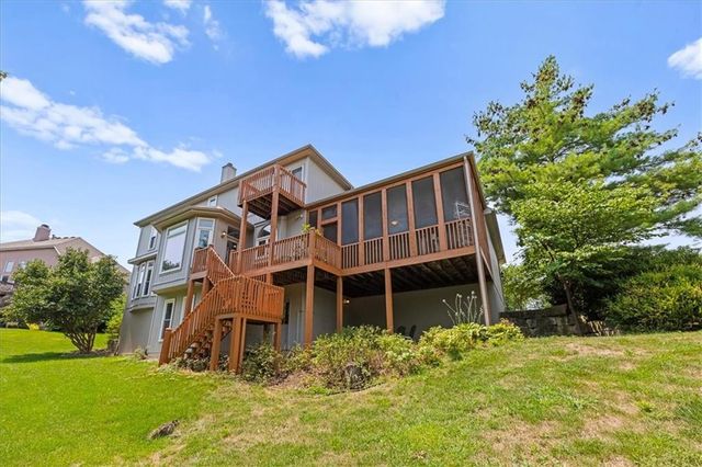 605 Edgewood Drive, Lee's Summit, MO 64081