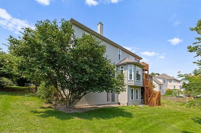 605 Edgewood Drive, Lee's Summit, MO 64081