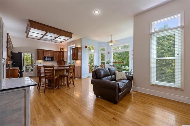 605 Edgewood Drive, Lee's Summit, MO 64081