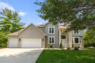 605 Edgewood Drive, Lee's Summit, MO 64081