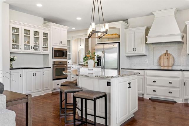 10654 W 168 Court, Overland Park, KS 66221