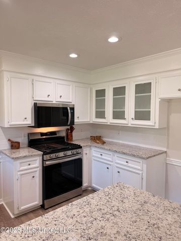 16 Fawn Grove, Jackson, MS 39212