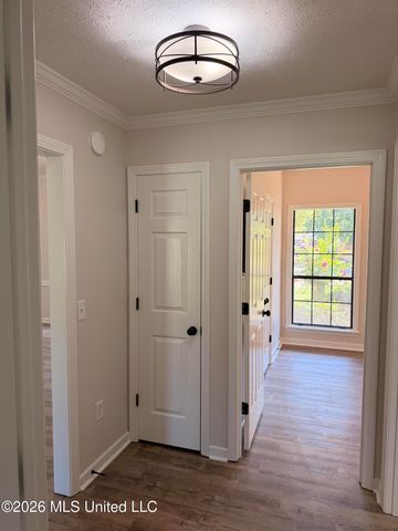 16 Fawn Grove, Jackson, MS 39212
