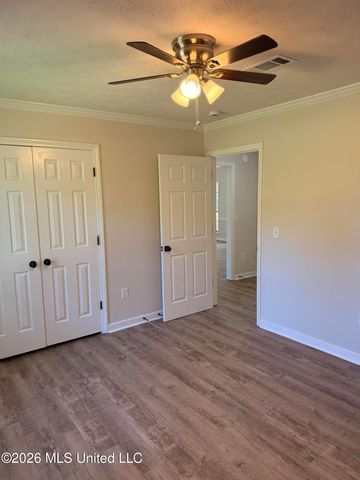 16 Fawn Grove, Jackson, MS 39212