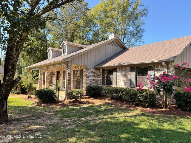 16 Fawn Grove, Jackson, MS 39212