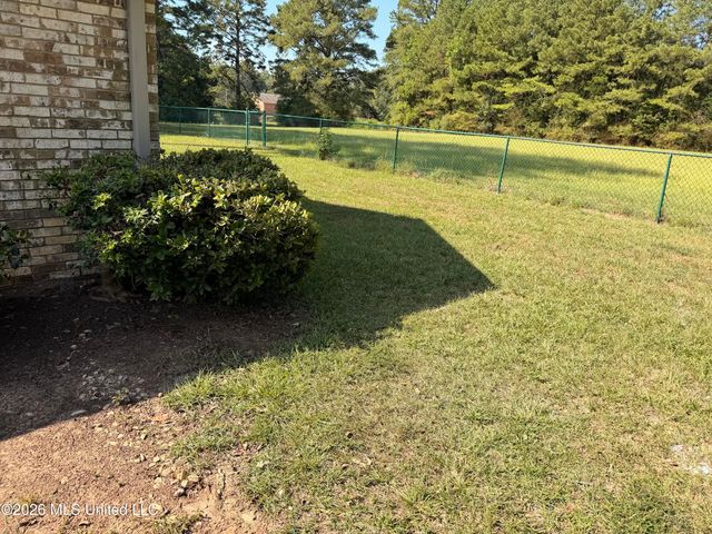 16 Fawn Grove, Jackson, MS 39212