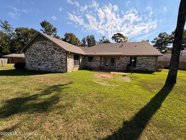 16 Fawn Grove, Jackson, MS 39212