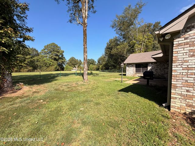 16 Fawn Grove, Jackson, MS 39212