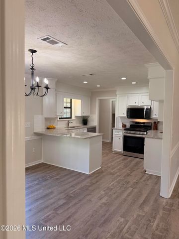 16 Fawn Grove, Jackson, MS 39212