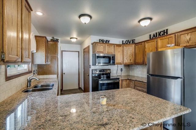 2011 PARK AVE, Cheyenne, WY 82007