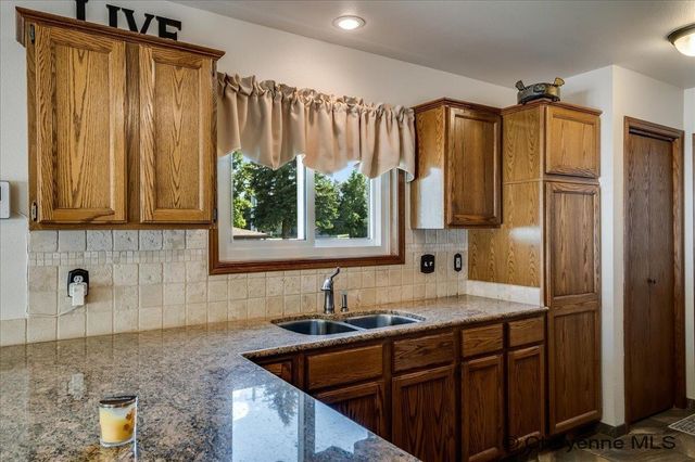 2011 PARK AVE, Cheyenne, WY 82007
