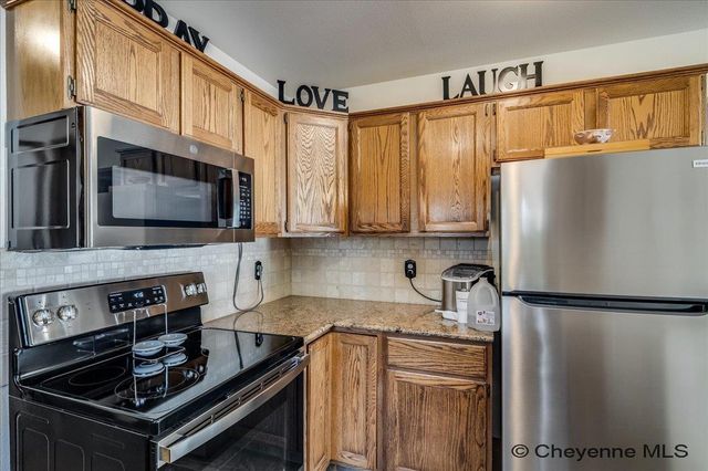 2011 PARK AVE, Cheyenne, WY 82007