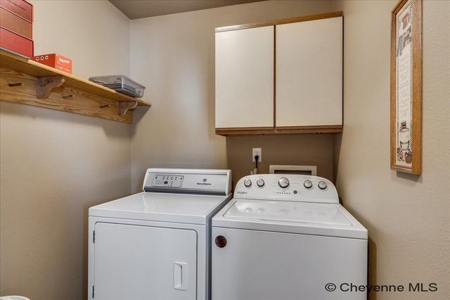 2011 PARK AVE, Cheyenne, WY 82007