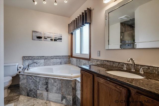 2011 PARK AVE, Cheyenne, WY 82007