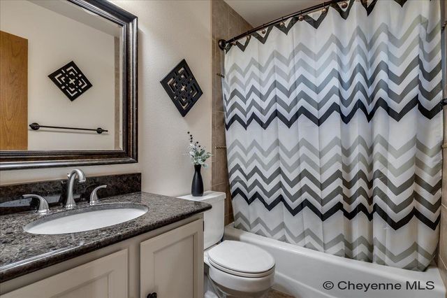 2011 PARK AVE, Cheyenne, WY 82007