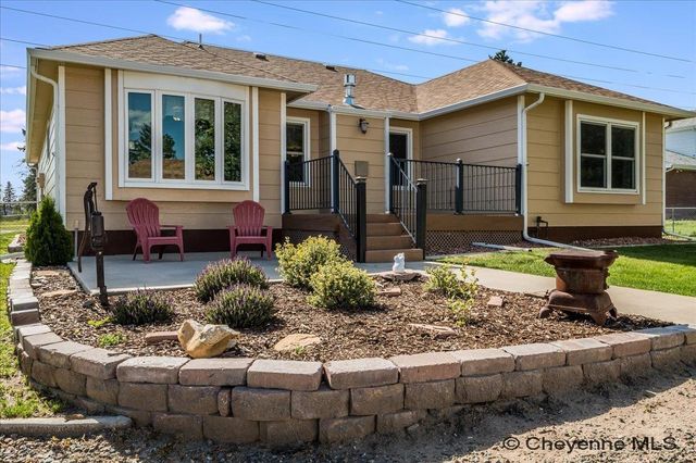 2011 PARK AVE, Cheyenne, WY 82007