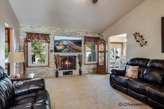 2011 PARK AVE, Cheyenne, WY 82007