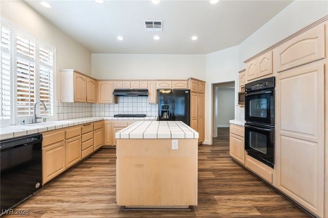 7901 Magnolia Glen Avenue, Las Vegas, NV 89128