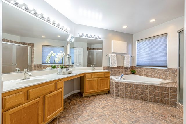 416 Ptarmigan Place, Lindenhurst, IL 60046