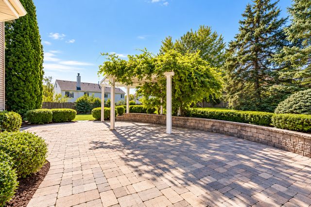 416 Ptarmigan Place, Lindenhurst, IL 60046