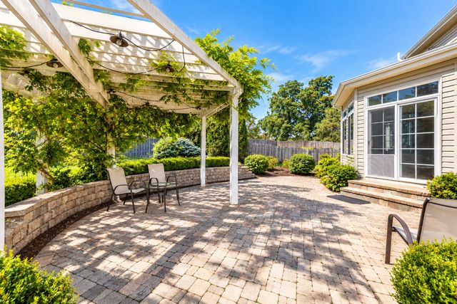 416 Ptarmigan Place, Lindenhurst, IL 60046