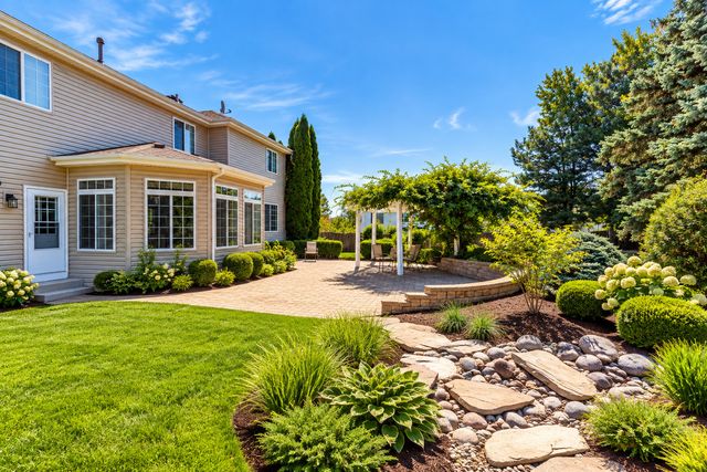 416 Ptarmigan Place, Lindenhurst, IL 60046