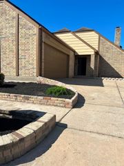 7834 Oakington Drive, Houston, TX 77071