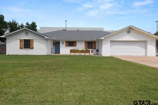 7408 Hollyoak Dr., Tyler, TX 75703