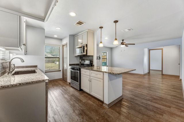 1812 Forestglade DR, Austin, TX 78745