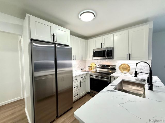 2376 Hempstead Road, Auburn Hills, MI 48326